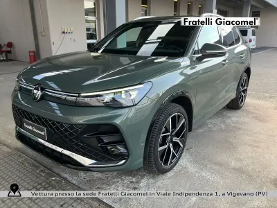 Gebraucht VW Tiguan R-line Plus 193 PS (141 kW) 2025 Grün SUV