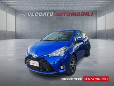 Usata Toyota Yaris Active 101 CV (74 kW) 2020 Blu Utilitaria