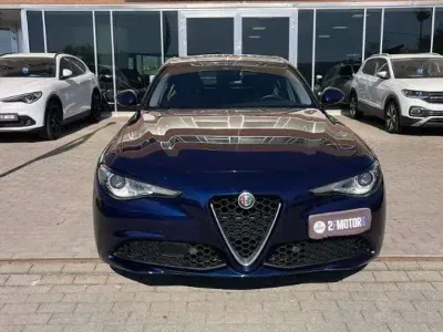 Usata Alfa Romeo Giulia Executive 160 CV (117 kW) 2018 Blu/azzurro Berlina