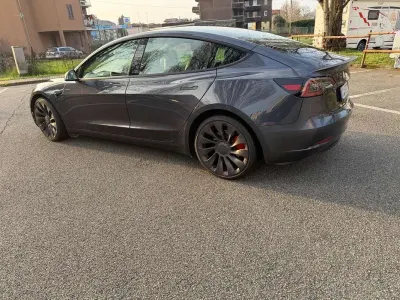 Usata Tesla Model 3 Performance 391 kW (532 CV) 2021 Grigio Berlina