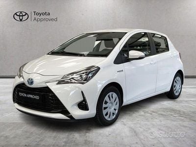 Brugt Toyota Yaris Hybrid Cool 101 HK (74 kW) 2017 Hvid Sedan