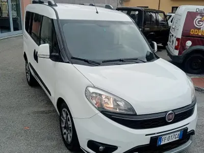 Usado Fiat Doblò Trekking 120 HP (88 kW) 2016 Branco Monovolume