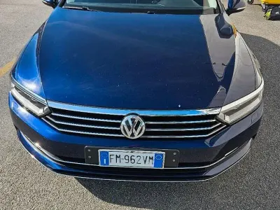 Usata VW Passat Executive 150 CV (110 kW) 2018 Blu Station wagon