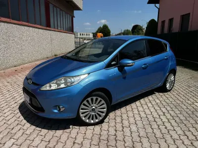 Usado Ford Fiesta Titanium 82 HP (60 kW) 2009 Azul Sedan