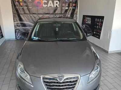 Usado Lancia Delta Platinum 120 CV (88 kW) 2012 Gris Utilitario