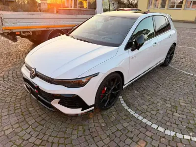 Begagnad VW Golf VIII GTI 300 HK (220 kW) 2024 Vit Sedan