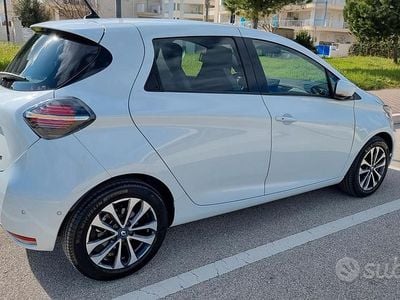 Begagnad Renault Zoe 50 kW (69 HK) 2019 Vit Halvkombi