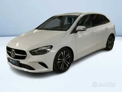 Usata Mercedes B180 Advanced 116 CV (85 kW) 2023 Bianco metallizzato Monovolume