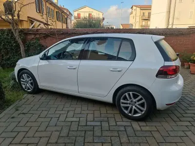 Begagnad VW Golf VI Highline 105 HK (77 kW) 2010 Vit Halvkombi