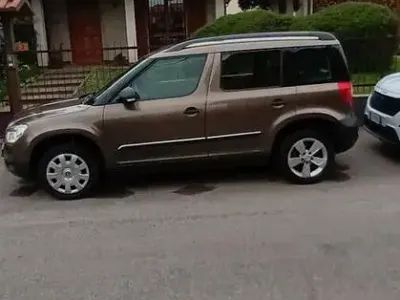 Usata Skoda Yeti 105 CV (77 kW) 2011 Marrone SUV