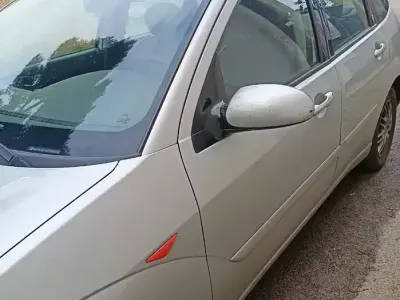 Usata Ford Focus Ghia 116 CV (85 kW) 2003 Grigio Utilitaria