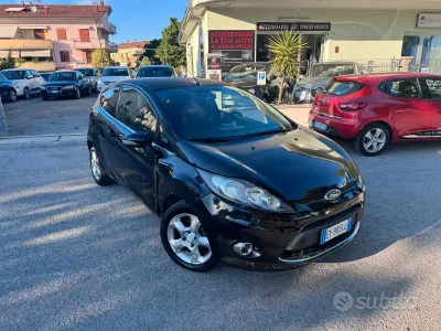 Usata Ford Fiesta Titanium 95 CV (69 kW) 2010 Blu Berlina