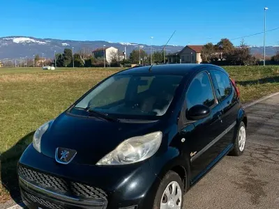 Usata Peugeot 107 68 CV (50 kW) 2009 Nero Utilitaria