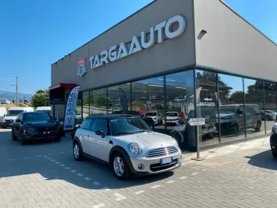 Usata Mini Cooper D 111 CV (81 kW) 2012 Giallo Utilitaria
