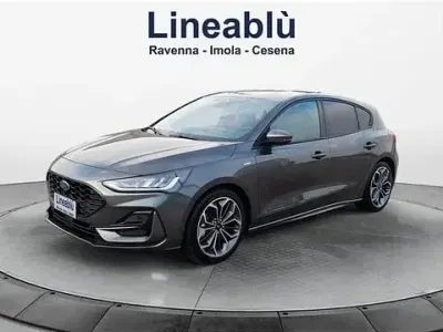 Käytetty Ford Focus ST-Line X 125 HP (91 kW) 2024 Harmaa Sedan