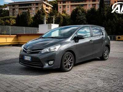 Gebraucht Toyota Verso 124 PS (91 kW) 2013 Grau Van / Kleinbus