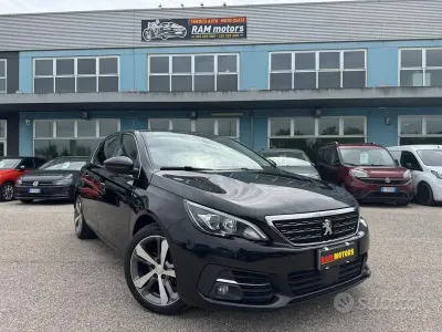 Usata Peugeot 308 GT-line 120 CV (88 kW) 2018 Nero Berlina