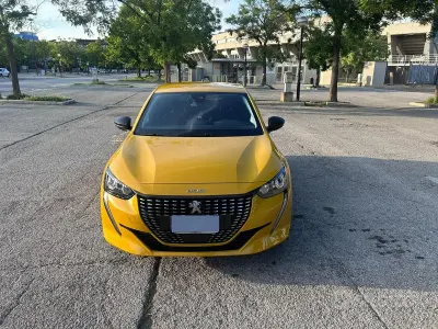 Usata Peugeot 208 Allure 102 CV (75 kW) 2023 Giallo Utilitaria