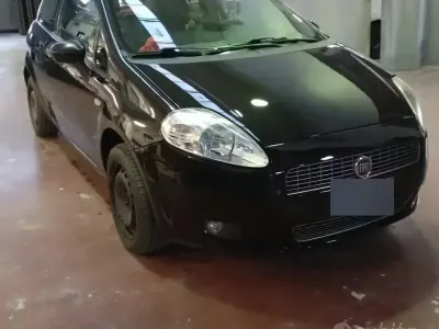 Usata Fiat Grande Punto 77 CV (56 kW) 2012 Nero Utilitaria