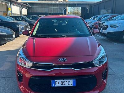 Usata Kia Rio 84 CV (61 kW) 2017 Rosso Berlina