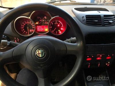 usata Alfa Romeo 147 1.9 JTD 16V cat 5 porte Distinctive