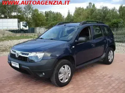 Usata Dacia Duster Lauréate 90 CV (66 kW) 2011 Blu metallizzato SUV
