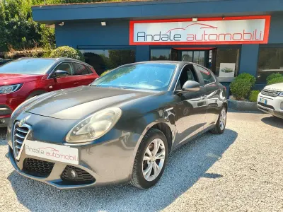 Usata Alfa Romeo Giulietta Distinctive 140 CV (102 kW) 2012 Grigio Utilitaria