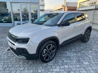 Begagnad Jeep Avenger Summit 101 HK (74 kW) 2025 Beige SUV
