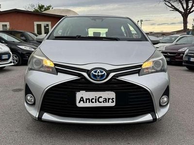 Begagnad Toyota Yaris Hybrid Active 101 HK (74 kW) 2016 Silver Halvkombi