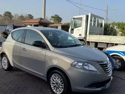 Usata Lancia Ypsilon 95 CV (69 kW) 2014 Utilitaria