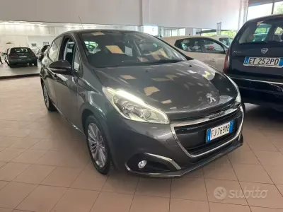 Usata Peugeot 208 Allure 82 CV (60 kW) 2017 Grigio Utilitaria
