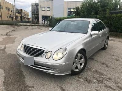 Usata Mercedes E270 Avantgarde 177 CV (130 kW) 2004 Grigio Berlina
