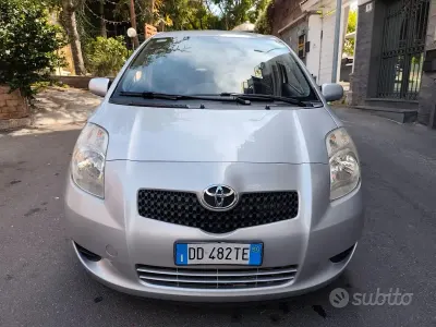 Begagnad Toyota Yaris 90 HK (66 kW) 2007 Grå Halvkombi
