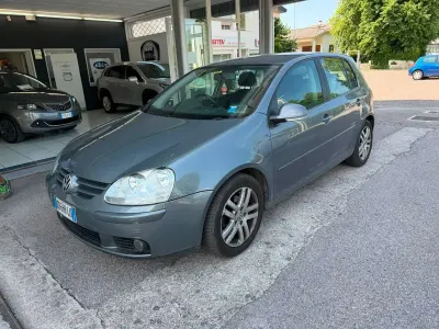 Usata VW Golf VI United 102 CV (75 kW) 2008 Grigio metallizzato Utilitaria