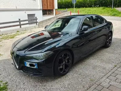 Usata Alfa Romeo Giulia Super 180 CV (132 kW) 2016 Nero Berlina