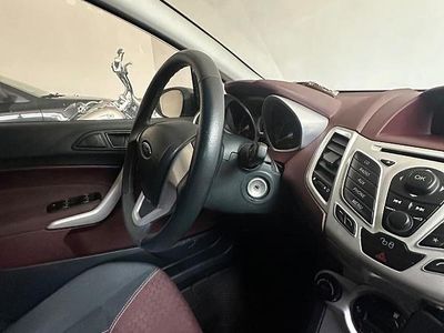 Usata Ford Fiesta 97 CV (71 kW) 2009 Grigio Utilitaria