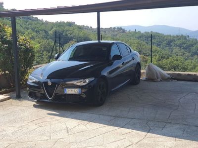 usata Alfa Romeo Giulia 2.2 Turbodiesel 160 CV Per veri amanti del genere sportivo elegante