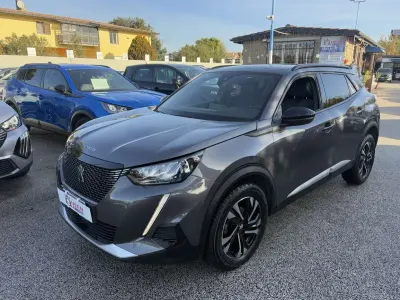 Usata Peugeot 2008 Allure 101 CV (74 kW) 2023 Grigio SUV