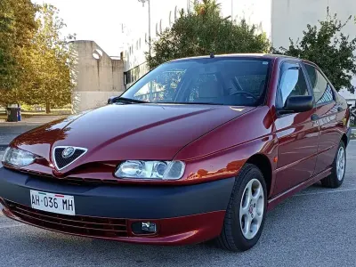 Usata Alfa Romeo 146 129 CV (94 kW) 1995 Rosso Utilitaria