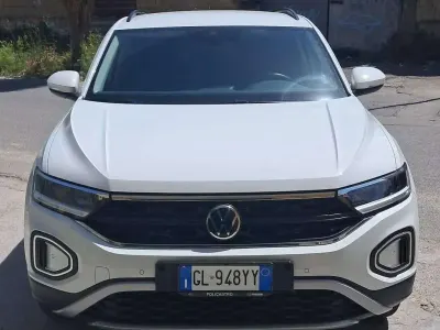 Usata VW T-Roc Life 110 CV (80 kW) 2023 Bianco SUV