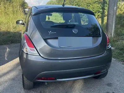 Usata Lancia Ypsilon 69 CV (50 kW) 2017 Grigio Utilitaria