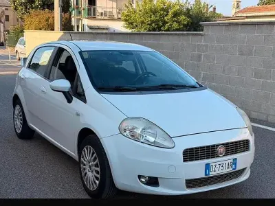 Usata Fiat Grande Punto 75 CV (55 kW) 2010 Bianco Utilitaria
