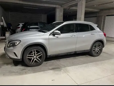 Usata Mercedes GLA200 136 CV (100 kW) 2016 Argento SUV