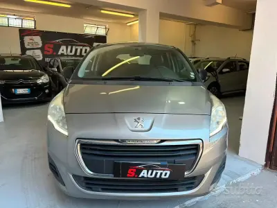Usata Peugeot 5008 Business-Line 115 CV (84 kW) 2013 Marrone Monovolume