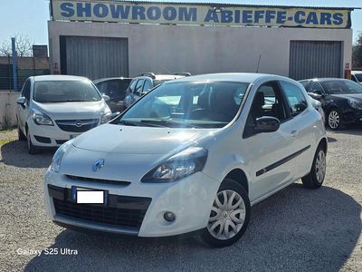 Usata Renault Clio II Luxe 74 CV (54 kW) 2010 Bianco Berlina