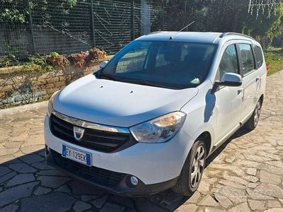 Bianco Usata 2015 Dacia Lodgy Lauréate Monovolume | 4300 € (Buon prezzo)