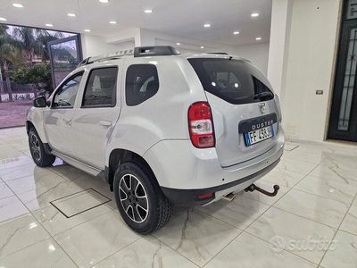 Usata Dacia Duster Lauréate 110 CV (80 kW) 2016 Grigio SUV