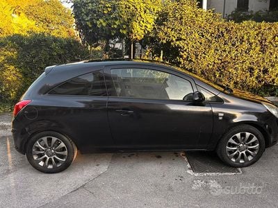 Usata Opel Corsa Club 80 CV (58 kW) 2010 Nero Berlina