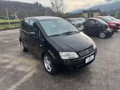 Käytetty Fiat Idea Dynamic 95 HP (69 kW) 2006 Musta Tila-auto