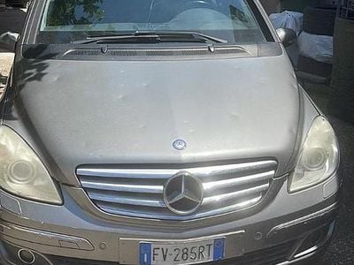 Usata Mercedes B200 140 CV (102 kW) 2005 Grigio Monovolume